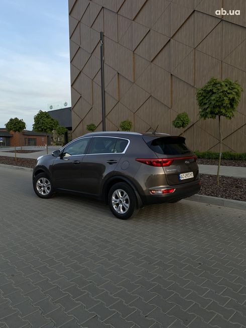 Kia Sportage 2017 коричневый - фото 3