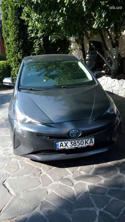 Toyota Prius 2017 серый - фото 5