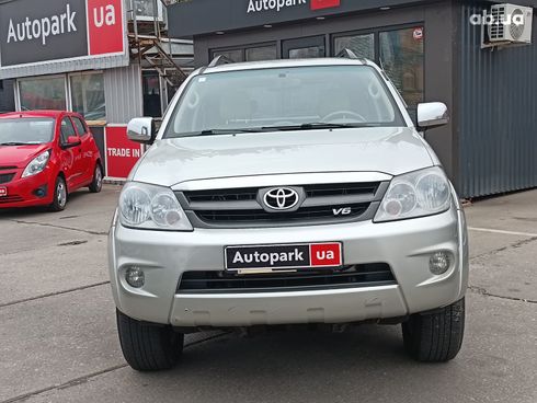 Toyota Fortuner 2006 серый - фото 2