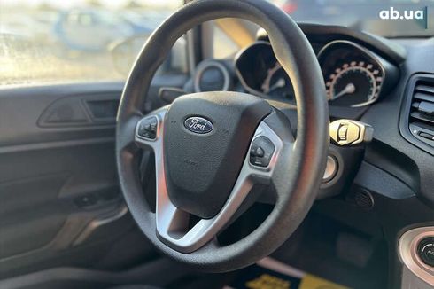 Ford Fiesta 2017 - фото 28