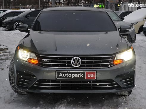 Volkswagen Passat 2016 серый - фото 2