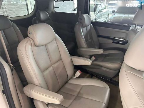 Kia Carnival 2016 - фото 23