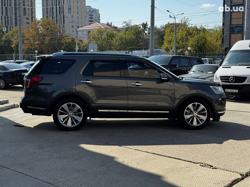 Ford Explorer 2018 серый - фото 7