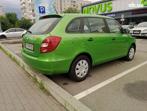 Skoda Fabia 2014 зеленый - фото 7