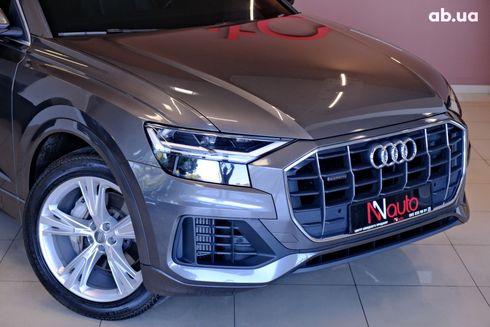 Audi Q8 2020 серый - фото 3