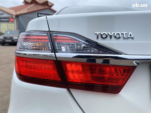 Toyota Camry 2017 белый - фото 20