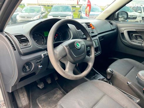 Skoda Fabia 2011 серый - фото 17