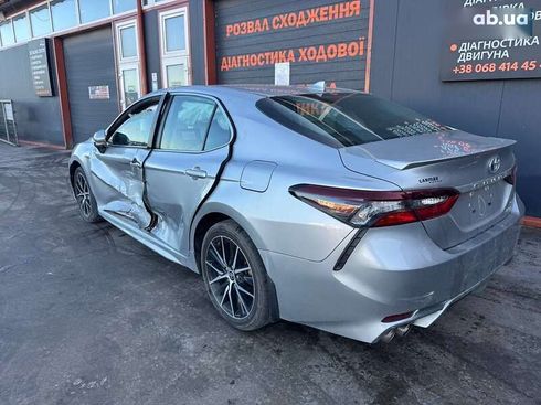Toyota Camry 2022 - фото 3