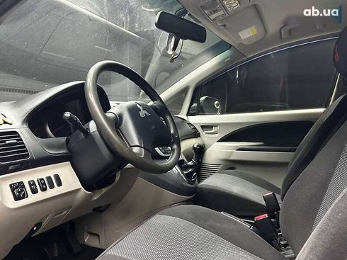 Mitsubishi Grandis 2008 - фото 20