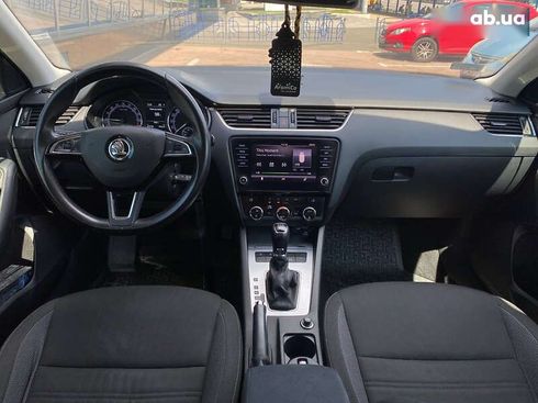 Skoda Octavia 2020 - фото 11