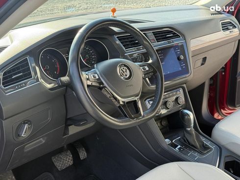 Volkswagen Tiguan 2017 красный - фото 17