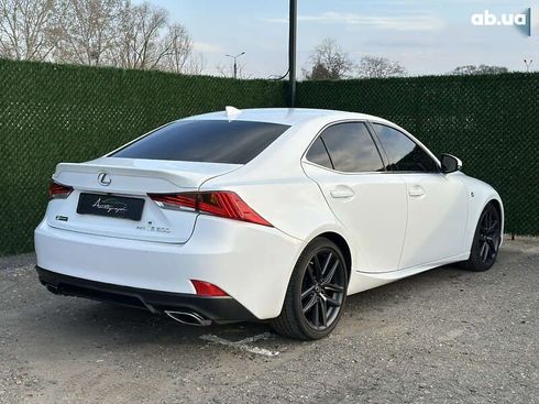 Lexus IS 2019 - фото 2