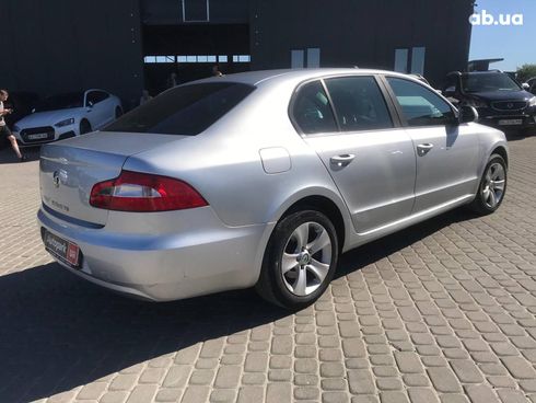 Skoda Superb 2012 серый - фото 9