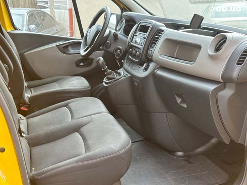 Renault Trafic 2017 желтый - фото 35
