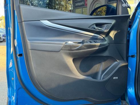 Chevrolet Bolt 2022 синий - фото 21