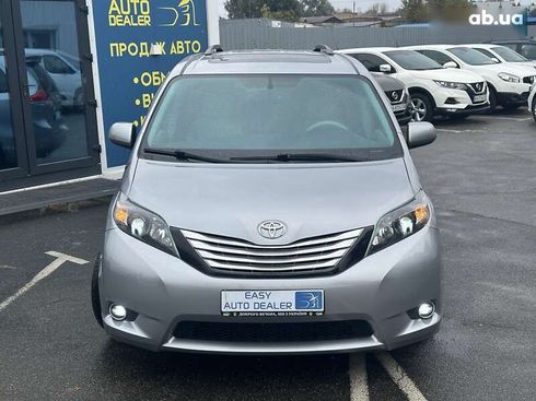 Toyota Sienna 2012 - фото 4