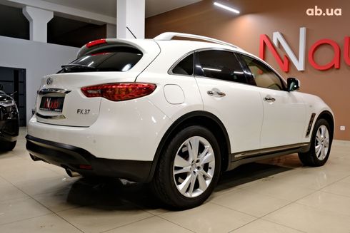 Infiniti FX-Series 2012 белый - фото 7