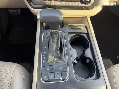 Kia Carnival 2016 - фото 17