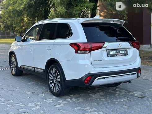 Mitsubishi Outlander 2019 - фото 7