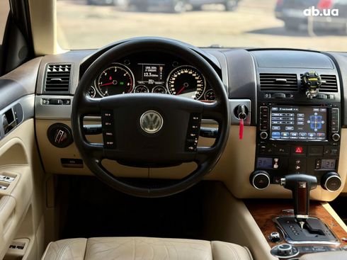 Volkswagen Touareg 2004 черный - фото 18