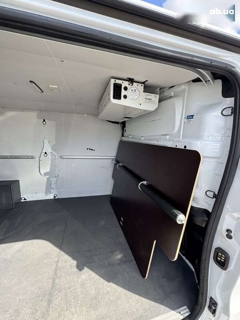 Renault Trafic 2021 - фото 24