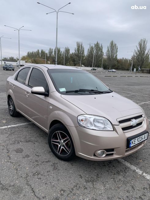 Chevrolet Aveo 2008 бежевый - фото 9