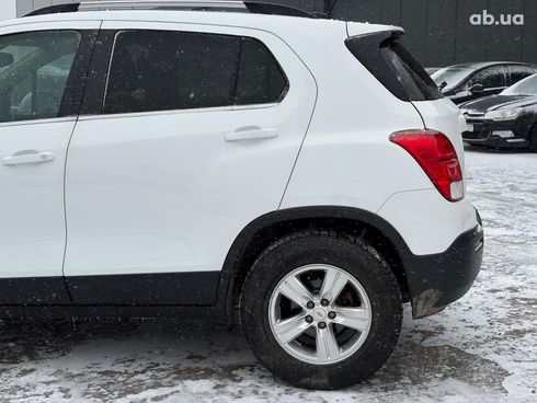 Chevrolet Trax 2016 белый - фото 11