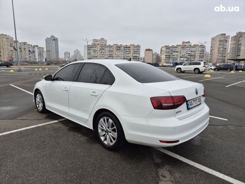 Volkswagen Jetta 2016 белый - фото 14