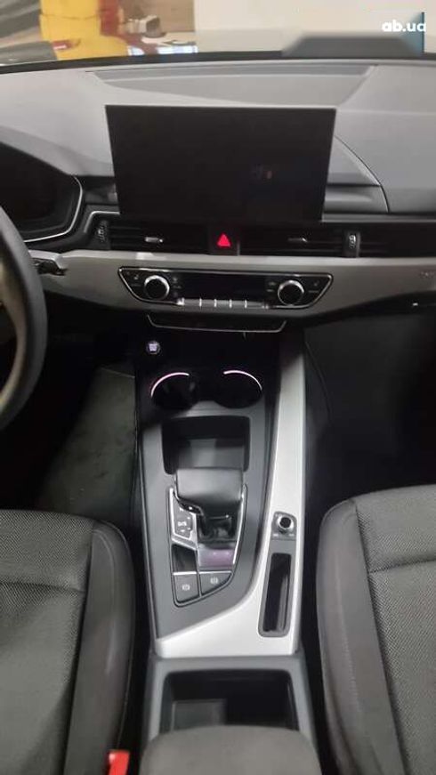 Audi A4 2023 - фото 8