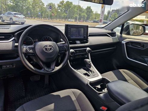 Toyota RAV4 2019 - фото 17