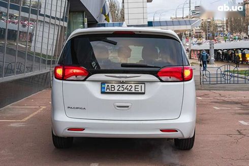 Chrysler Pacifica 2017 - фото 7