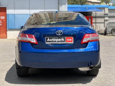 Toyota Camry 2010 синий - фото 5