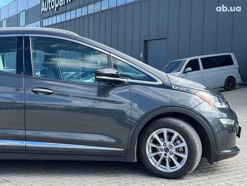 Chevrolet Bolt 2020 серый - фото 12