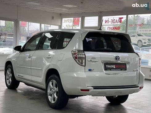 Toyota RAV4 2013 - фото 8