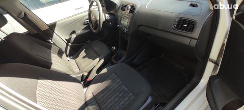 Volkswagen Polo 2016 белый - фото 9