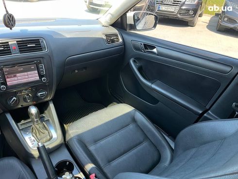 Volkswagen Jetta 2010 белый - фото 25