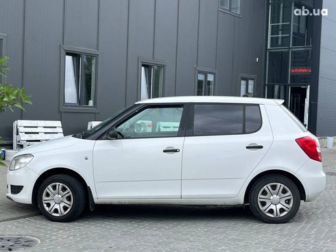 Skoda Fabia 2014 белый - фото 5