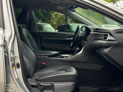 Toyota Camry 2018 серый - фото 45