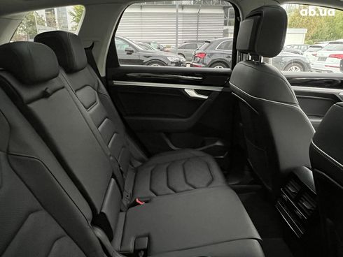 Volkswagen Touareg R 2023 - фото 30