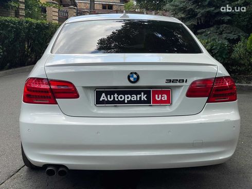 BMW 3 серия 2010 белый - фото 16