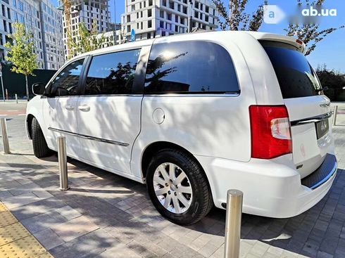 Chrysler town&country 2016 - фото 13