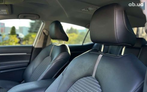Toyota Camry 2020 - фото 12