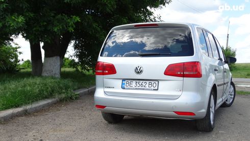 Volkswagen Touran 2011 - фото 4