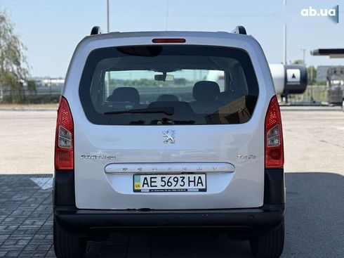 Peugeot Partner 2012 - фото 12