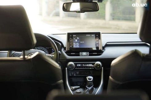 Toyota RAV4 2021 - фото 13