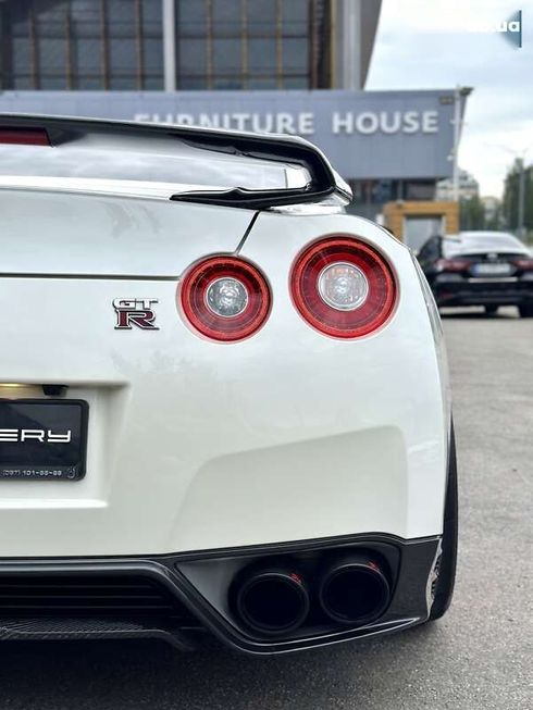 Nissan GT-R 2013 - фото 23
