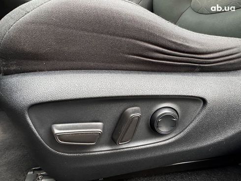 Toyota RAV4 2019 серый - фото 16