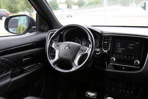 Mitsubishi Outlander 2021 - фото 12