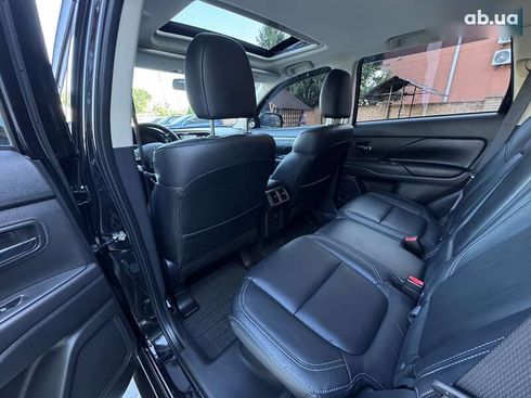 Mitsubishi Outlander 2021 - фото 3