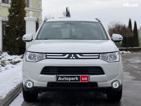 Mitsubishi Outlander 2014 белый - фото 3